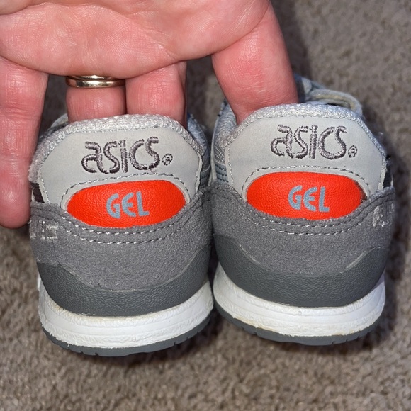 ⭐️Baby ASICS ⭐️ - Picture 3 of 7